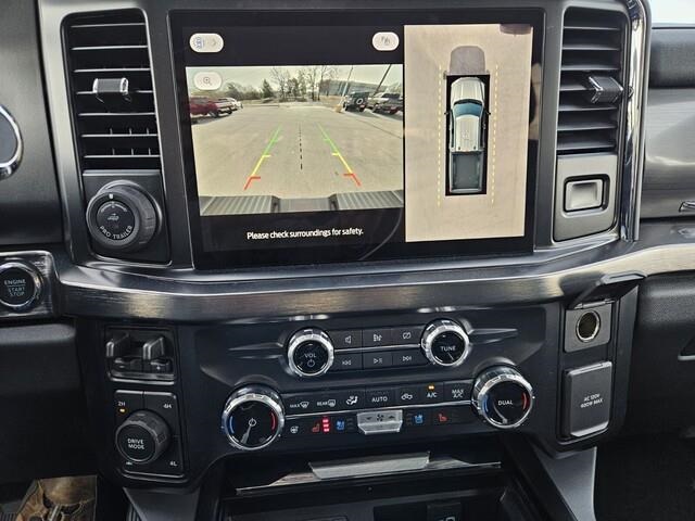 Vehicle image 17 of 22