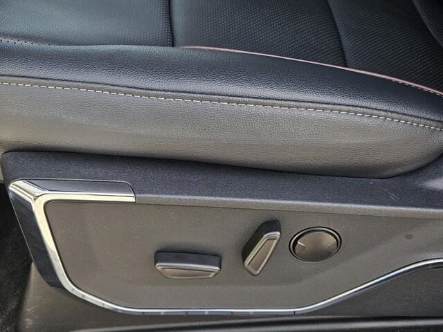 Vehicle image 12 of 22
