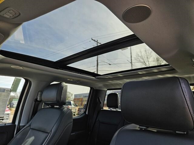 Vehicle image 20 of 22
