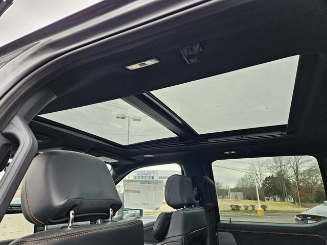 Vehicle image 13 of 24