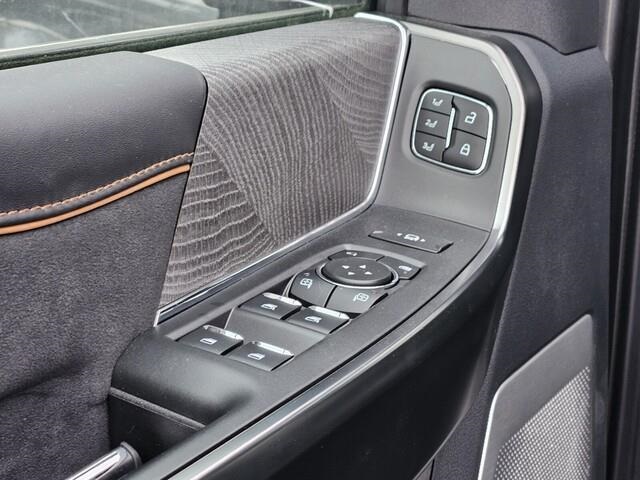 Vehicle image 10 of 24