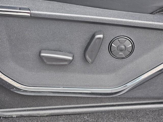 Vehicle image 11 of 24