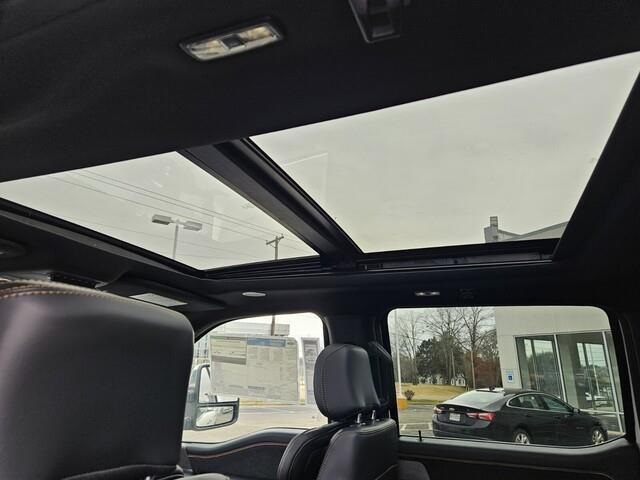 Vehicle image 13 of 24