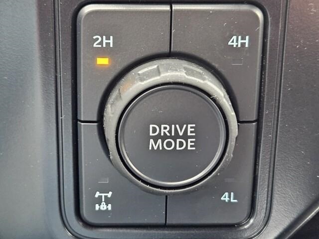Vehicle image 22 of 24