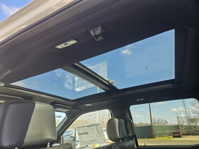 Vehicle image 13 of 24