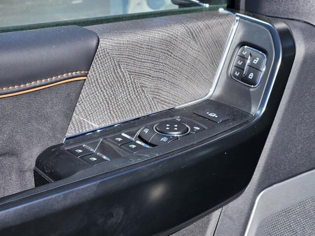 Vehicle image 10 of 24