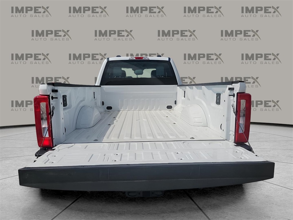 Vehicle image 13 of 31