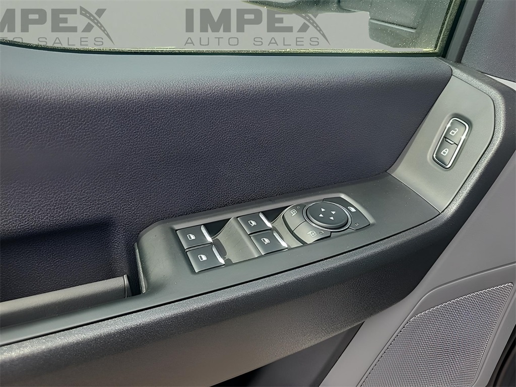 Vehicle image 26 of 31