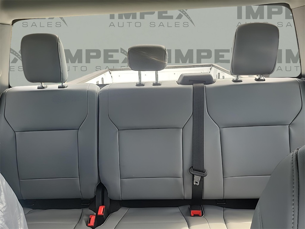 Vehicle image 14 of 31