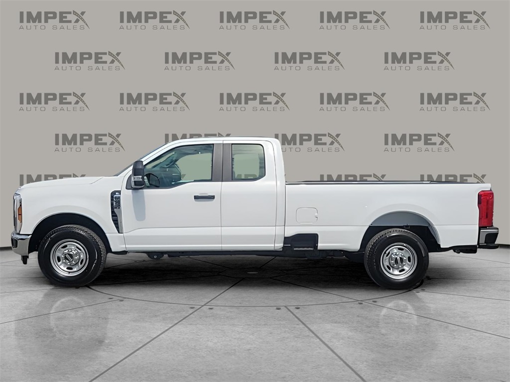 Vehicle image 8 of 31
