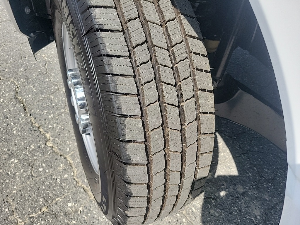 Vehicle image 11 of 31