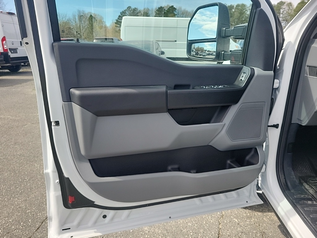 Vehicle image 22 of 31
