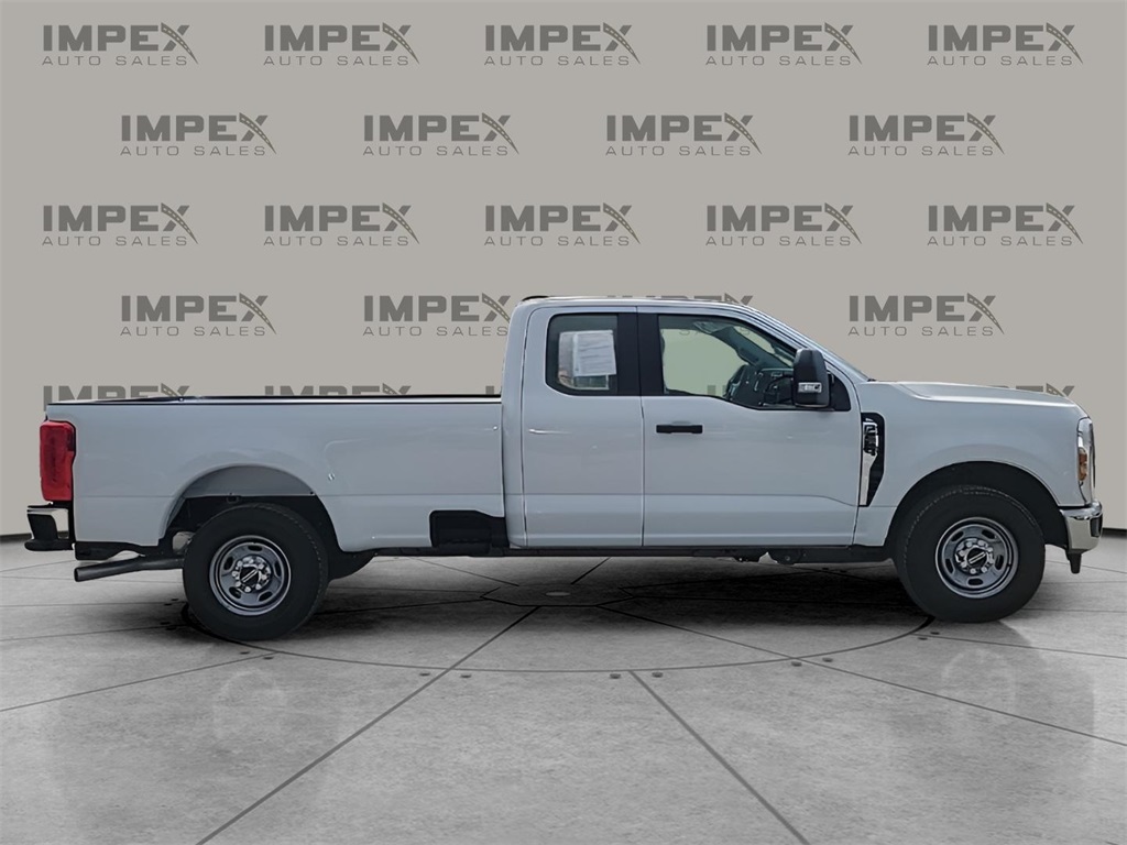 Vehicle image 4 of 31
