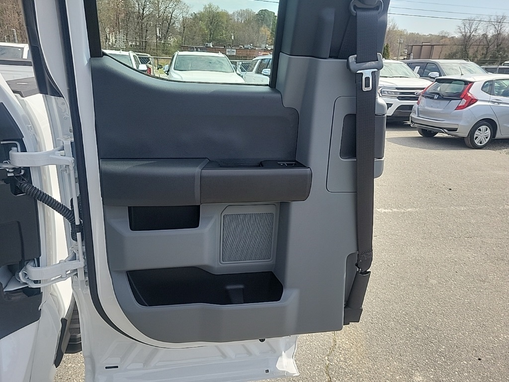 Vehicle image 15 of 31