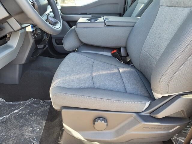 Vehicle image 7 of 21