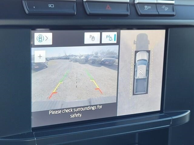 Vehicle image 18 of 21