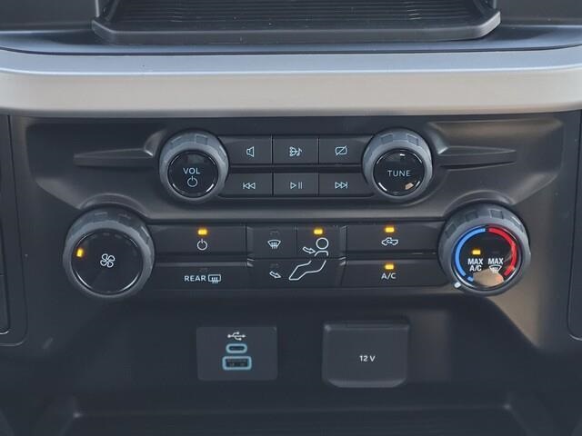 Vehicle image 15 of 21