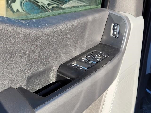 Vehicle image 9 of 21