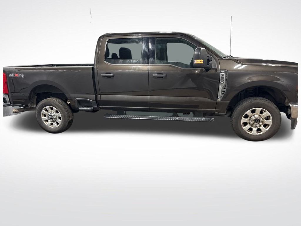 2024 Ford F-250 XLT Image 4 of 20