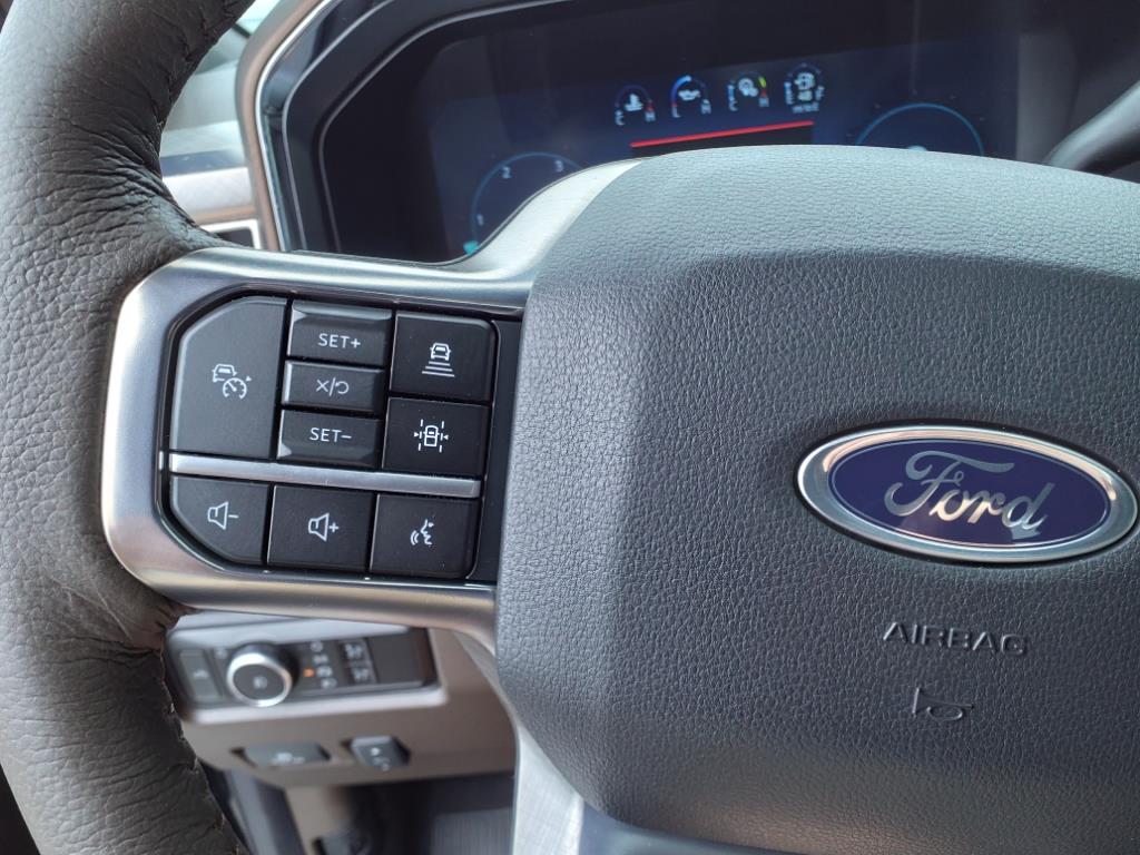Vehicle image 9 of 16