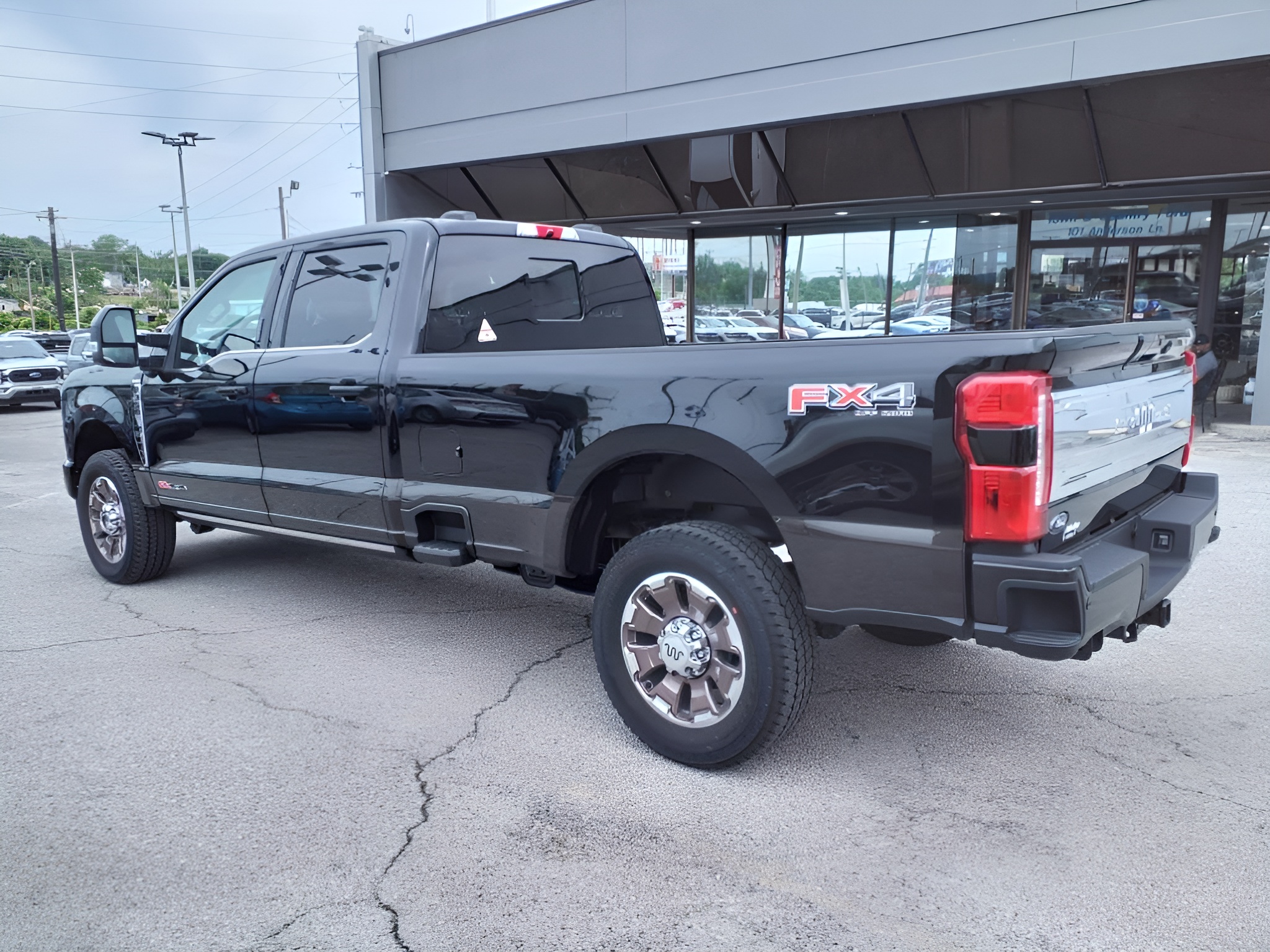 Vehicle image 15 of 16