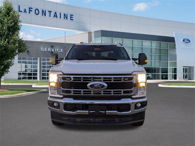 2024 Ford Super Duty F-350 DRW Image 2 of 24