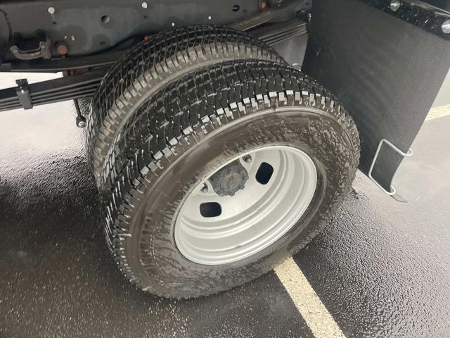 2024 Ford F-350 XL Image 8 of 14