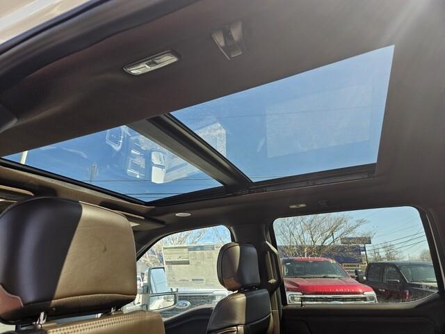 Vehicle image 13 of 24