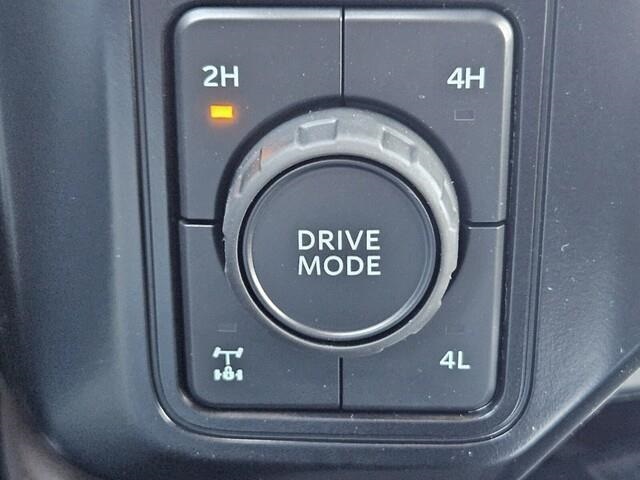 Vehicle image 22 of 24
