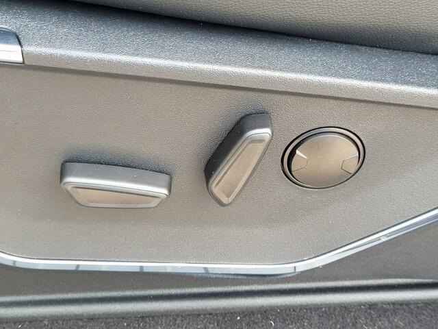 Vehicle image 11 of 22