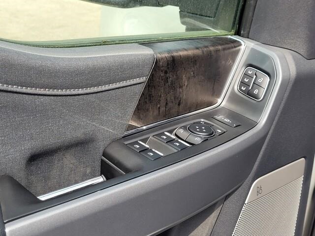 Vehicle image 10 of 22