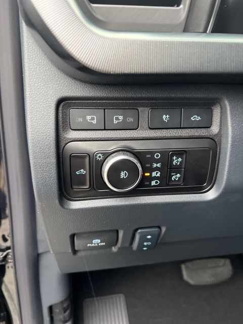 Vehicle image 22 of 40