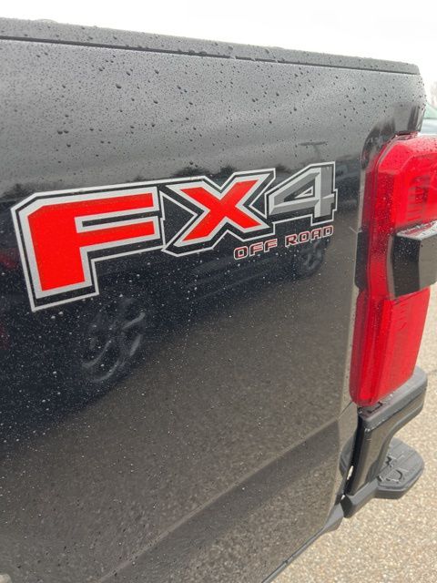 Vehicle image 14 of 40