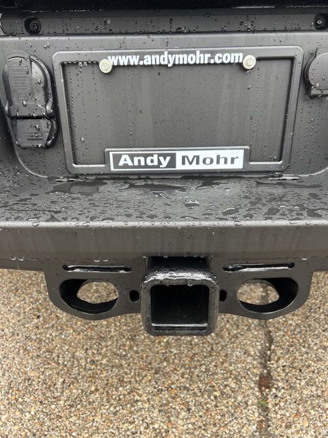 Vehicle image 16 of 40
