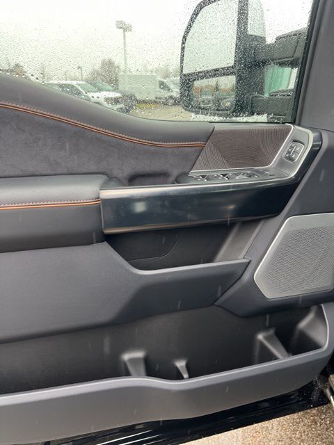 Vehicle image 21 of 40