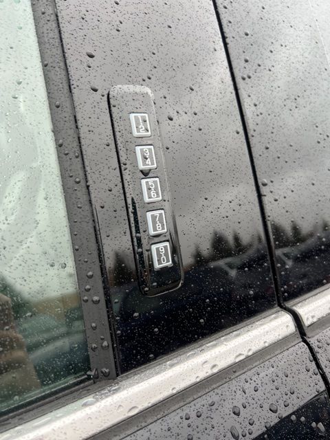 Vehicle image 11 of 40
