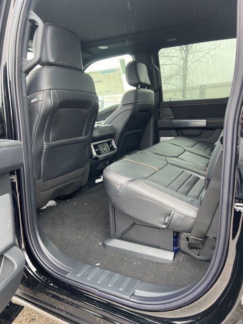 Vehicle image 36 of 40