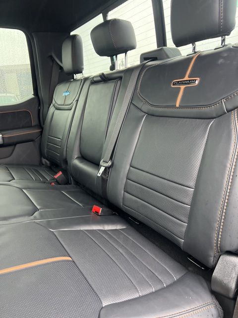 Vehicle image 37 of 40