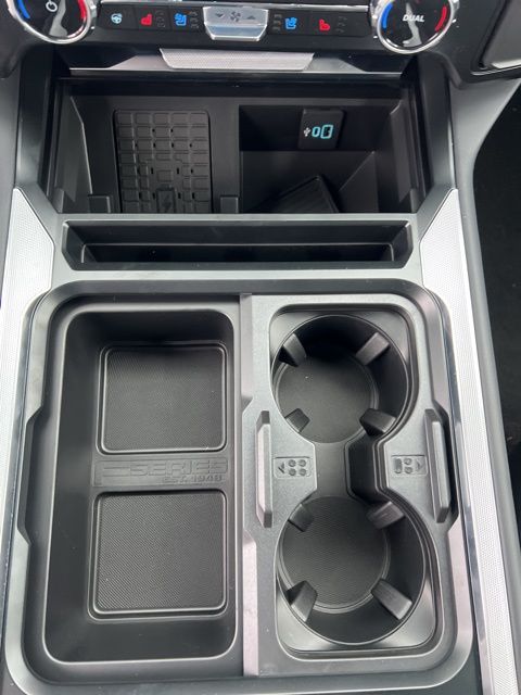 Vehicle image 31 of 40