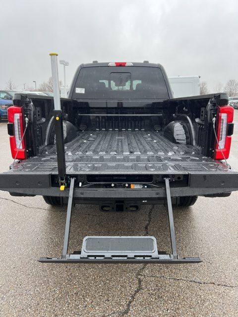 Vehicle image 19 of 40