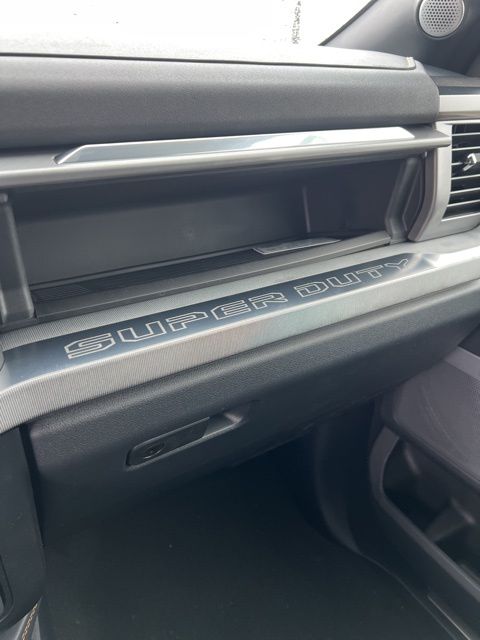 Vehicle image 34 of 40
