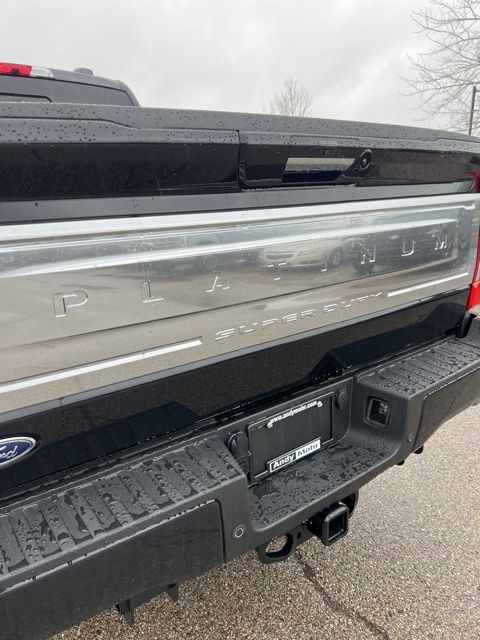 Vehicle image 17 of 40