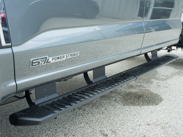 Vehicle image 25 of 32