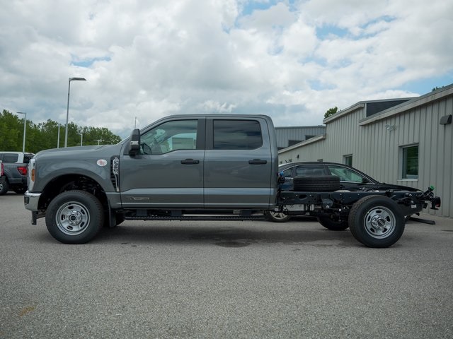 Vehicle image 4 of 32