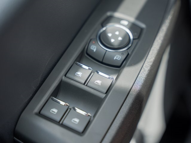 Vehicle image 22 of 32