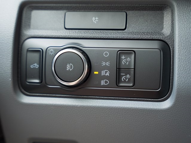 Vehicle image 21 of 32