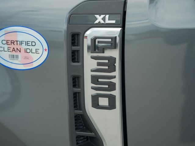 Vehicle image 24 of 32