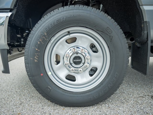 Vehicle image 27 of 32