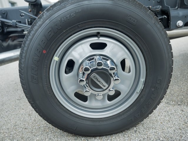 Vehicle image 29 of 32