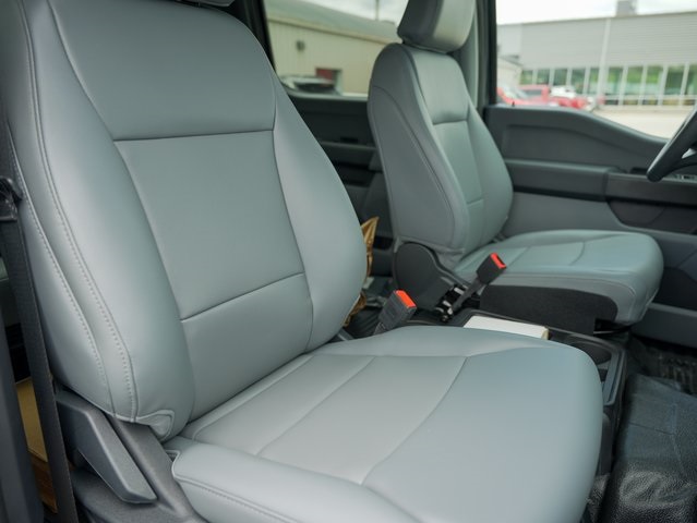 Vehicle image 8 of 32